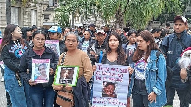 Un año sin Mónica Aquino cientos de santafesinos pidieron en la Plaza