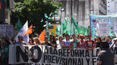 movilizados. Contra la reforma laboral, previsional y el pacto fiscal. movilizados. Contra la reforma laboral, previsional y el pacto fiscal.