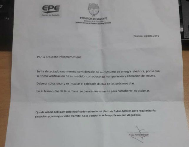 La carta falsa que está llegando a los clientes de la Empresa Provincial de la Energía (EPE). 