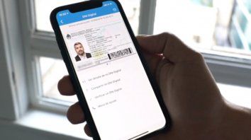 DNI. Hay que tener un celular con sistema Android, en versión a partir de 5-0.21 o IOS, con versión 11.0 o posterior. DNI. Hay que tener un celular con sistema Android, en versión a partir de 5-0.21 o IOS, con versión 11.0 o posterior.