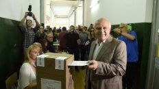 El gobernador Miguel Lifschitz votó en la Escuela Alberdi, de Ayacucho al 1500. El gobernador Miguel Lifschitz votó en la Escuela Alberdi, de Ayacucho al 1500.