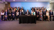 El presidente electo Alberto Fernández junto a los miembros de su gabinete. El presidente electo Alberto Fernández junto a los miembros de su gabinete.