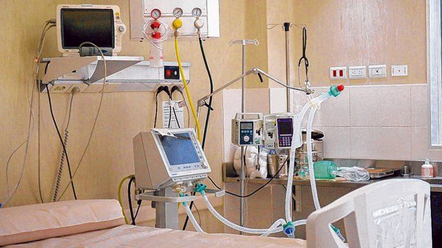 Camas cr&iacute;ticas. Las unidades de terapia intensiva requieren de personal altamente especializado.