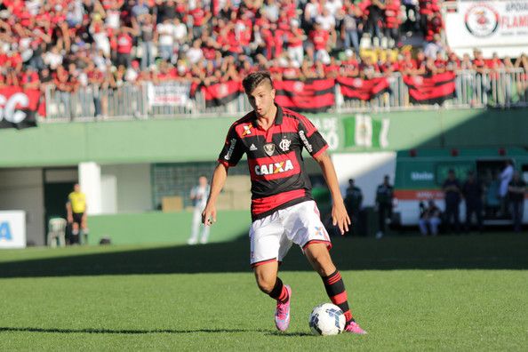 Colón vendió a Lucas Mugni a Flamengo de Brasil, donde estuvo dos años