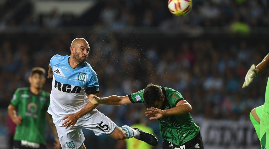 Uno de los jugadores referentes de Racing, Lisandro López, queda libre el 30 de junio en Argentina.