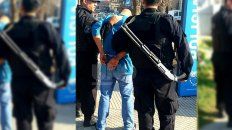 Detenido. El momento en que J.I.L. de 44 años era trasladado. Detenido. El momento en que J.I.L. de 44 años era trasladado.