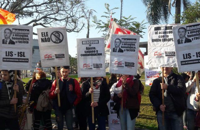 Los manifestantes se reunieron en Rivadavia y Tucumán.