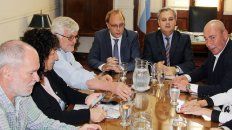 La comisión técnica de la paritaria central se vuelve a reunir. La comisión técnica de la paritaria central se vuelve a reunir.