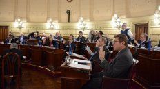 Los senadores aprobaron tratar el tema en la próxima sesión, que sería el 15 de agosto. Los senadores aprobaron tratar el tema en la próxima sesión, que sería el 15 de agosto.
