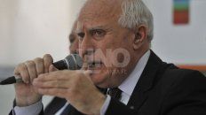 Lifschitz cuestionó al gobierno por no entender que hay que bajar un cambio. Lifschitz cuestionó al gobierno por no entender que hay que bajar un cambio.