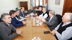 En casa de gobierno, senadores y ministros de Santa Fe estuvieron reunidos. En casa de gobierno, senadores y ministros de Santa Fe estuvieron reunidos.