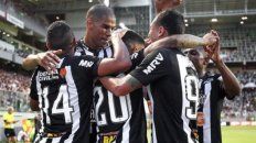 mineiro recibe a la equidad y colon mira atentamente mineiro recibe a la equidad y colon mira atentamente