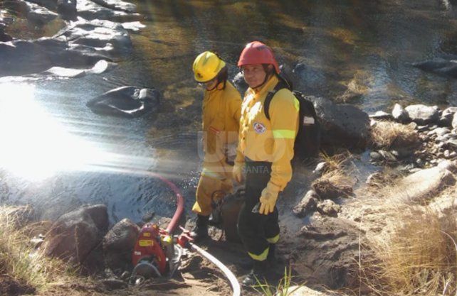 <div>Marcelo Barca junto a un compañero en incendios en Córdoba.</div><div><br></div>