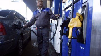 autorizaron un aumento del 4% en las naftas autorizaron un aumento del 4% en las naftas