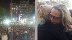 Las dos imágenes de la tarde. La multitudinaria marcha en Plaza de Mayo y el dolor de la madre de Julio Cabal Las dos imágenes de la tarde. La multitudinaria marcha en Plaza de Mayo y el dolor de la madre de Julio Cabal