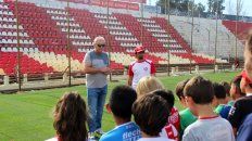 el gran gesto de nery pumpido con las inferiores del club el gran gesto de nery pumpido con las inferiores del club