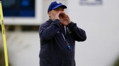 maradona volvio a atacar con dureza a riquelme maradona volvio a atacar con dureza a riquelme
