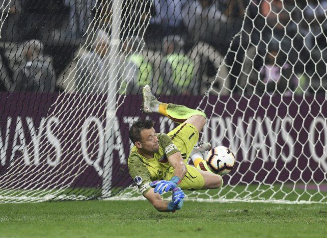 Leonardo Buri&aacute;n, que se volvi&oacute; un referente en Col&oacute;n, ver&iacute;a con buenos ojos quedarse en Uruguay cerca de su familia.