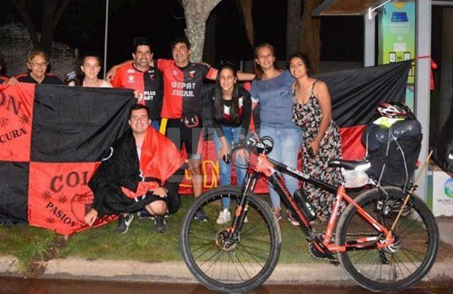 <div>Jorge Nini es hincha de Col&oacute;n y decidi&oacute; llegar a ver la Copa Sudamericana en en bicicleta// gentileza Fotos Jhonatan gudi&ntilde;o - Ignacio L&oacute;pez - Ubaldo L&oacute;pez</div><div><br></div>