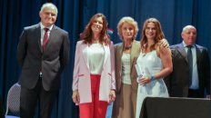 El lunes Amalia Granata recibió el diploma de diputada electa de la mano de la presidenta de la Corte Suprema de Justicia, María Angélica Gastaldi. El lunes Amalia Granata recibió el diploma de diputada electa de la mano de la presidenta de la Corte Suprema de Justicia, María Angélica Gastaldi.