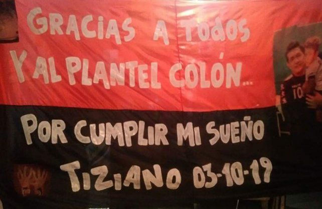 Tiziano les da su aliento a hinchas y jugadores