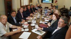 Lifschitz junto a su gabinete, en la reunión de este lunes. Lifschitz junto a su gabinete, en la reunión de este lunes.
