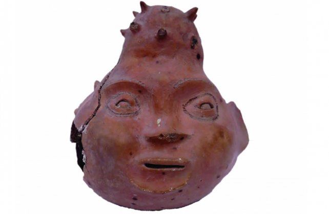 Objetos realizados por africanos encontrados en Arroyo Leyes. Se expone en el Museo Jesuítico Nacional. El museo está ubicado a la vera del Camino Real es Sitio de Memoria de la Esclavitud (UNESCO) e integra el Grupo Córdoba - Ruta del Esclavo.<div><br></div>