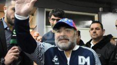 maradona le anuncio al plantel su salida de gimnasia (lp) maradona le anuncio al plantel su salida de gimnasia (lp)