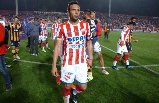 Corval&aacute;n puede cumplir la funci&oacute;n de lateral por el carril izquierdo en Uni&oacute;n.