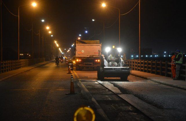 Vialidad Nacional contin&uacute;a con los trabajos nocturno sobre el Puente Carretero