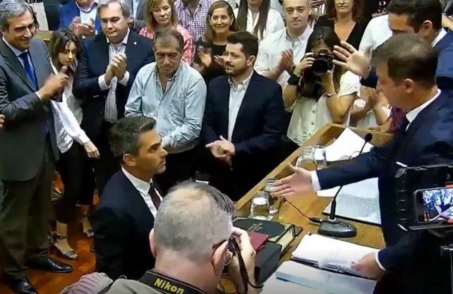 El momento en que Saleme le niega el saludo a Pignata. Captura de video.