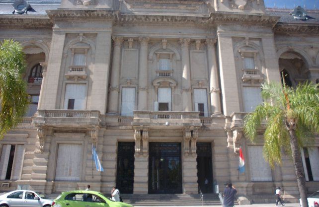 El gobernador Perotti firm&oacute; el decreto y las mujeres quedar&aacute;n desobligadas el lunes