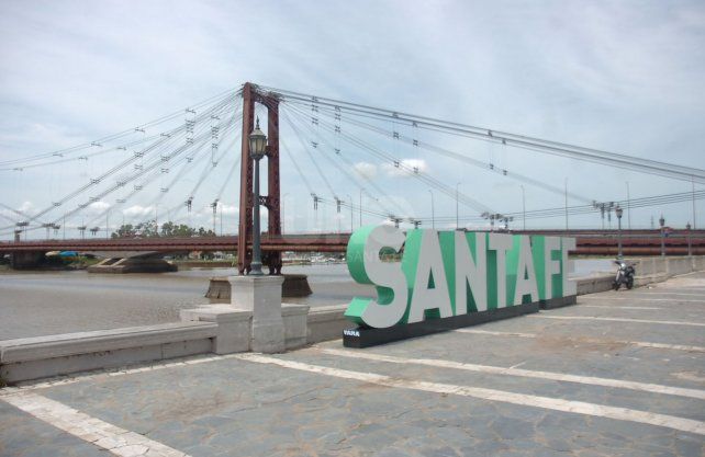 As&iacute; luce el tradicional cartel de la Costanera tras ser reparado. 