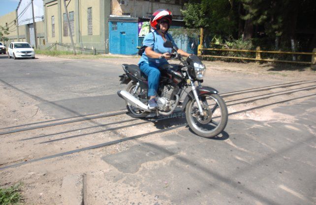 4 de enero y la vía del Belgrano Cargas.