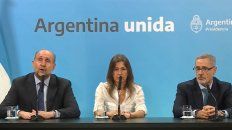 Omar Perotti, Sabina Frederic y Marcelo Sain durante la conferencia de prensa. Omar Perotti, Sabina Frederic y Marcelo Sain durante la conferencia de prensa.