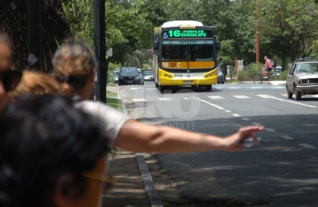 El intendente de Rosario se comunicó con el presidente por el paro de transporte