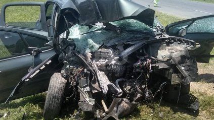 Peligra la vida de una mujer luego de un siniestro en autopista Peligra la vida de una mujer luego de un siniestro en autopista
