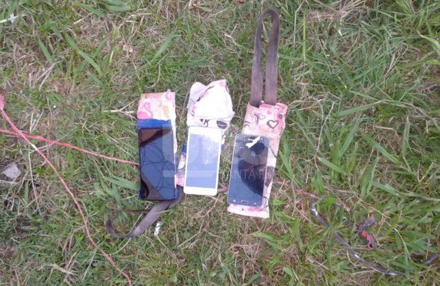 Se secuestraron 18 teléfonos celulares, 13 facas de fabricación artesanal, una gorra del Servicio Penitenciario y litros de la bebida elaborada por los presos llamada 