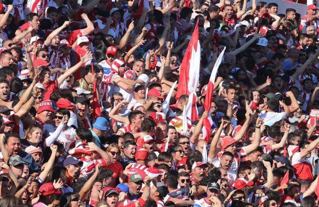 Uni&oacute;n emiti&oacute; recomendaciones para los hinchas ante el brote de coronavirus