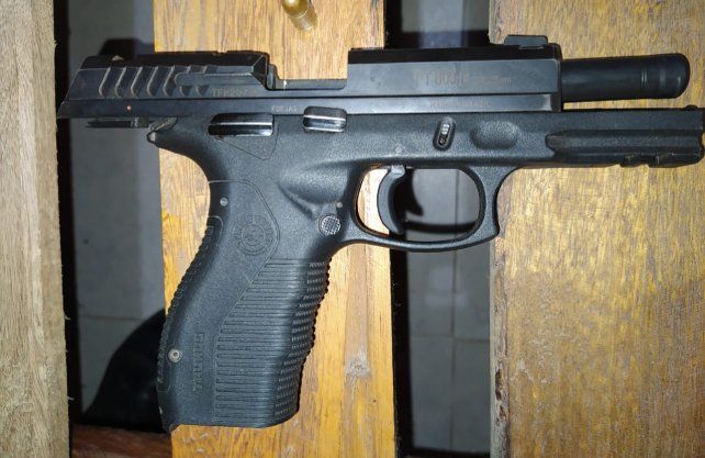 La pistola 9mm secuestrada.