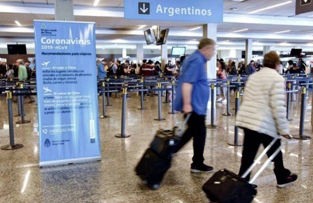 El gobierno establece licencia extraordinaria a quienes viajaron al exterior