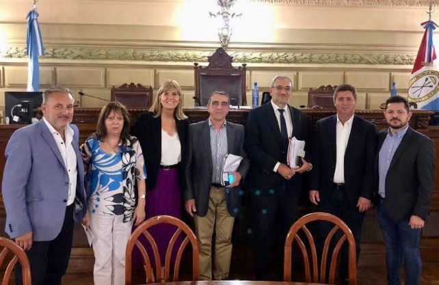 La vicegobernadora y algunos senadores justicialistas festejaron la media sanci&oacute;n del Senado. Ahora el proyecto pasa a Diputados.