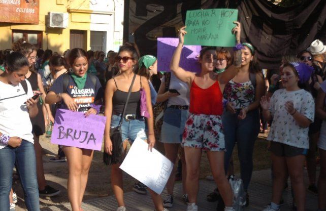 Algunos de los carteles por el Día de la Mujer Trabajadora.