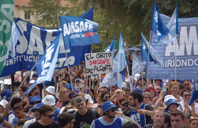 Con movilizaci&oacute;n, los gremios docentes cumplieron con el segundo d&iacute;a de paro