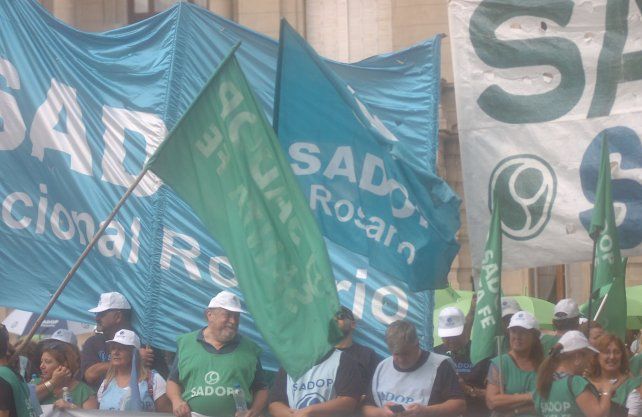 Con movilizaci&oacute;n, los gremios docentes cumplieron con el segundo d&iacute;a de paro