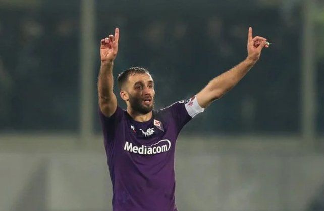 Pezzella fue uno de los jugadores infectados de coronavirus en Italia.