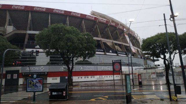 River fue el primero en frenar el fútbol por el coronavirus y la Copa Superliga se suspendería