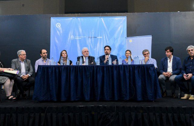 Nicol&aacute;s Trotta y Gin&eacute;s Gonz&aacute;lez Garc&iacute;a, los ministros de Educaci&oacute;n y Salud respectivamente, ser&aacute;n el centro de la reuni&oacute;n de este domingo.