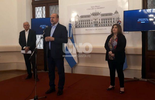El gobernador de Santa Fe, Omar Perotti, brind&oacute; una conferencia de prensa este lunes por la ma&ntilde;ana anunciando una serie de medidas.