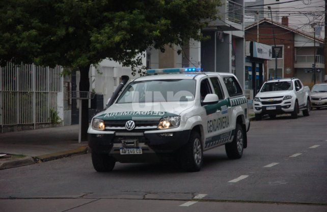Gendarmería recorre las calles advirtiendo sobre las recomendaciones por el coronavirus. 